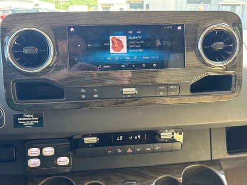 Used 2019 Mercedes-Benz Sprinter 144 image 22