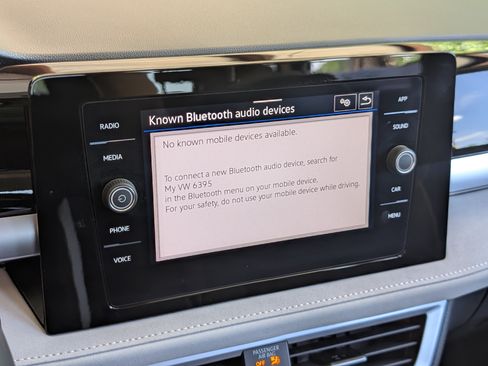Used 2025 Volkswagen Taos SE w/ Panoramic Sunroof Package FWD image 28