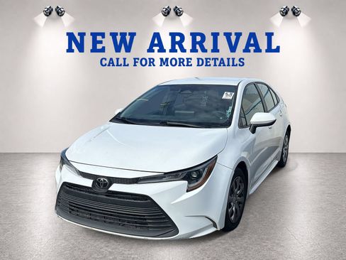 Used 2024 Toyota Corolla LE FWD image 2