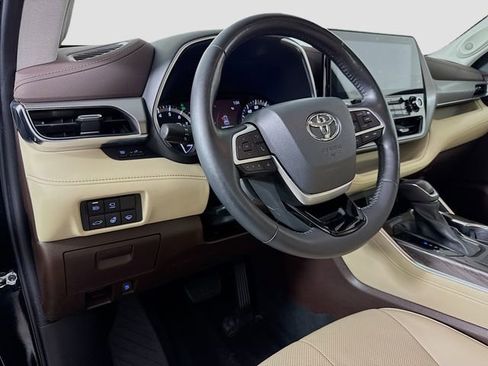 Used 2022 Toyota Highlander Platinum AWD/4WD image 19