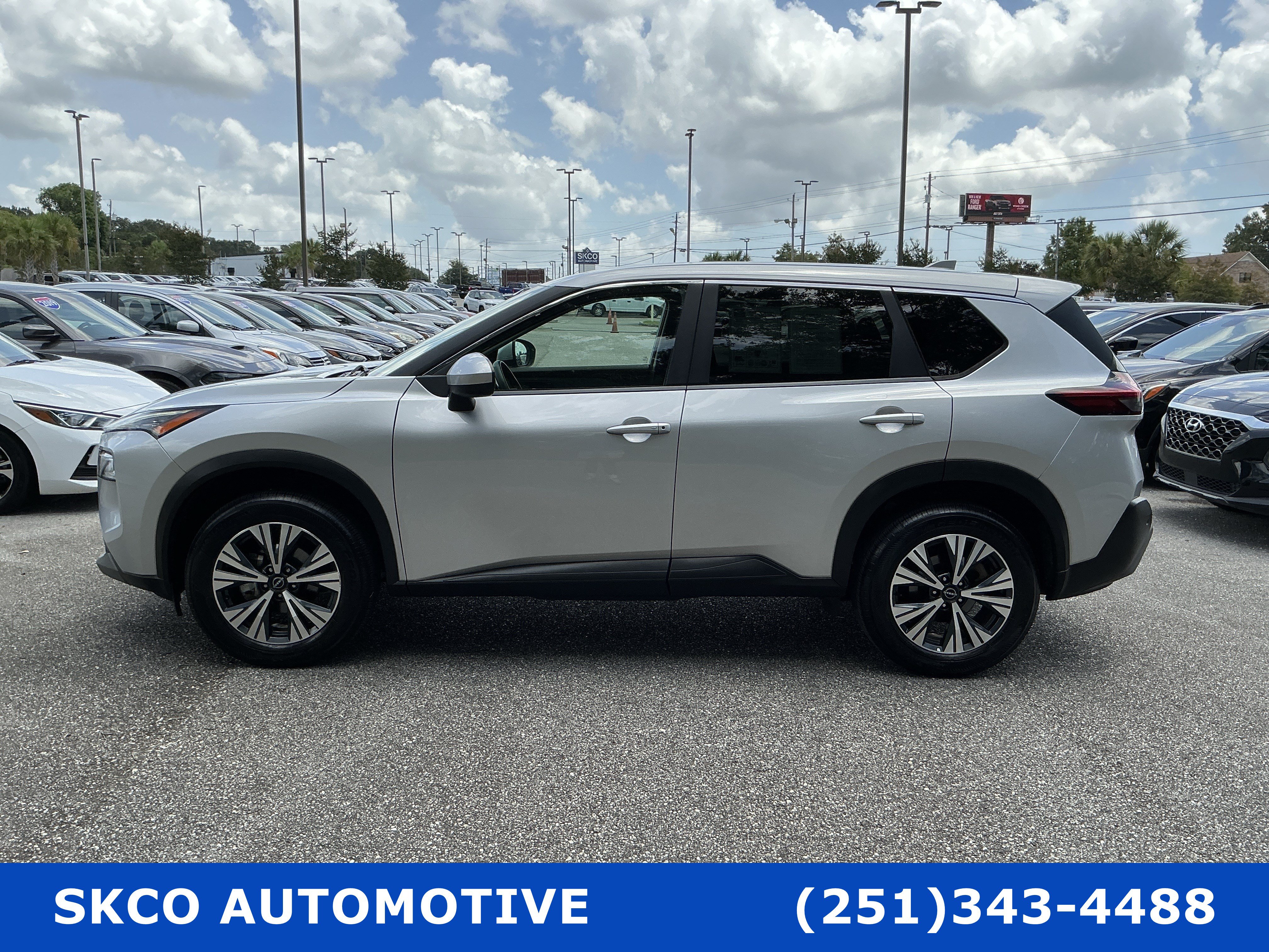 Used 2023 Nissan Rogue SV AWD/4WD image 2