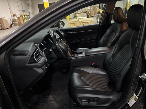 Used 2023 Toyota Camry SE FWD image 9