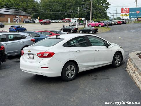 Used 2017 Chevrolet Cruze LS FWD image 9
