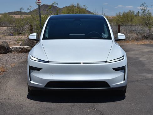Used 2026 Tesla Model Y 2WD image 2
