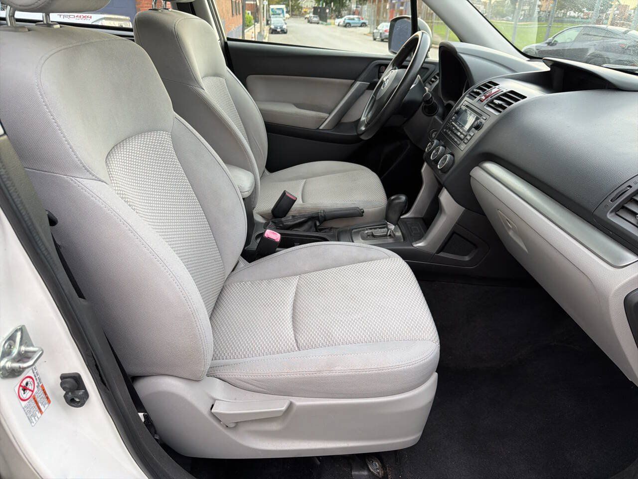 Used 2014 Subaru Forester 2.5i AWD/4WD image 9