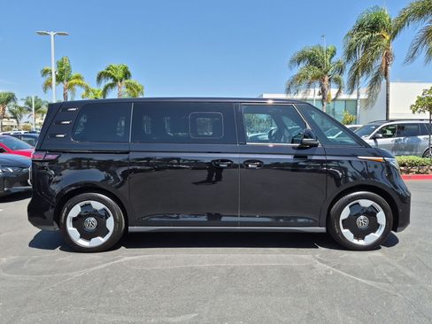 Used 2025 Volkswagen ID. Buzz Pro S RWD image 11