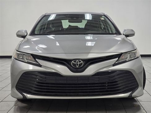 Used 2019 Toyota Camry LE image 8