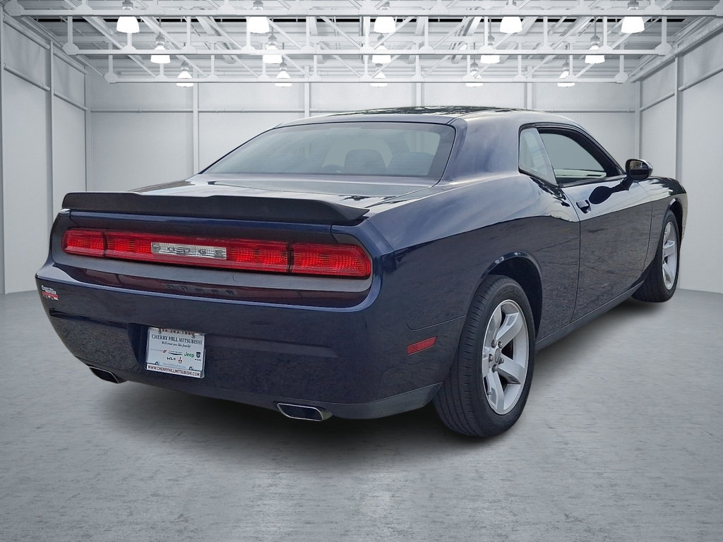 Used 2014 Dodge Challenger SXT RWD image 5