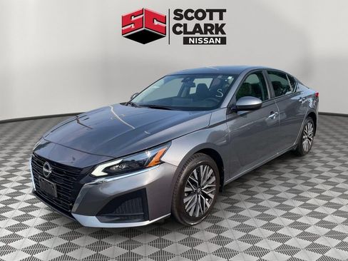 Used 2024 Nissan Altima 2.5 SV w/ SV Premium Package AWD/4WD image 3