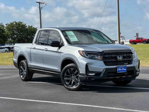 Used 2025 Honda Ridgeline Sport image 2