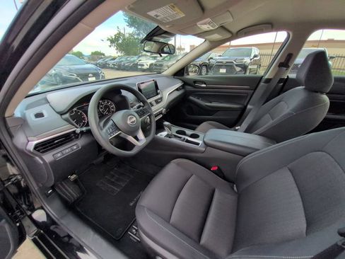 Used 2025 Nissan Altima 2.5 SV FWD image 15