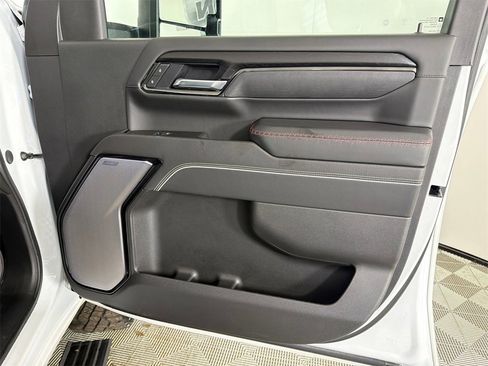 Used 2025 GMC Sierra 2500 AT4X image 16