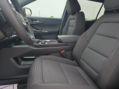 Used 2026 Chevrolet Equinox LT w/ Safety and Technology Package FWD image 19