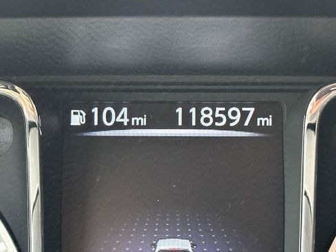 Used 2018 Nissan Titan SV RWD image 19