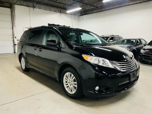 Used 2013 Toyota Sienna XLE image 4