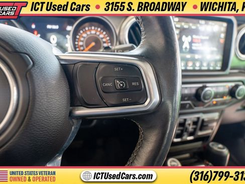 Used 2018 Jeep Wrangler Unlimited Sahara AWD/4WD image 15