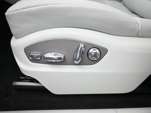 New 2026 Porsche Macan AWD/4WD image 13