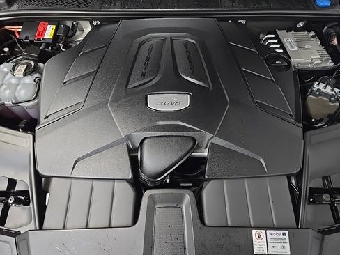 Used 2022 Porsche Cayenne image 13