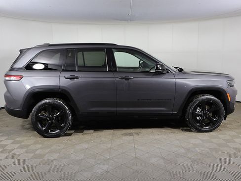 Used 2023 Jeep Grand Cherokee Altitude image 13