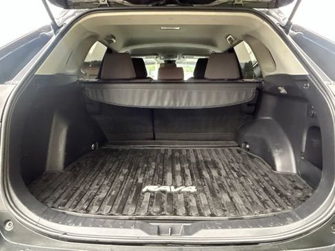 Used 2021 Toyota RAV4 XLE AWD/4WD image 43