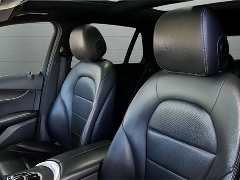 Used 2018 Mercedes-Benz GLC 300 4MATIC image 2