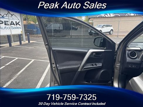 Used 2015 Toyota RAV4 LE image 9