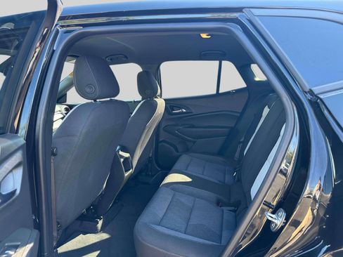 Used 2024 Chevrolet Trax RS image 11