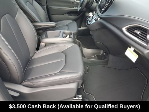 New 2026 Chrysler Pacifica Select FWD image 18