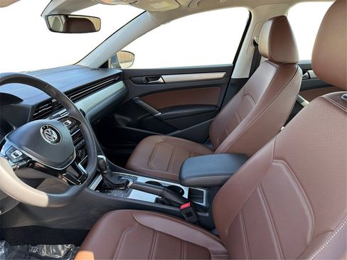 Used 2021 Volkswagen Passat 2.0T SE image 10