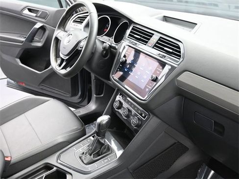 Used 2021 Volkswagen Tiguan SE image 22