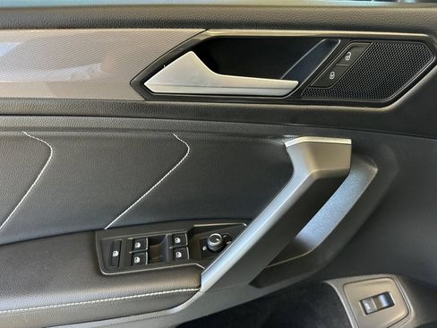 Used 2022 Volkswagen Tiguan SE FWD image 11