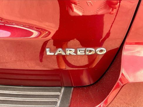 Used 2019 Jeep Grand Cherokee Laredo w/ Laredo X Package image 10
