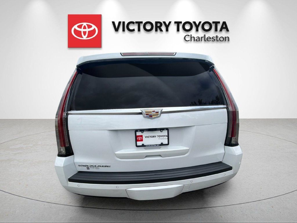 Used 2020 Cadillac Escalade Premium Luxury AWD/4WD image 4