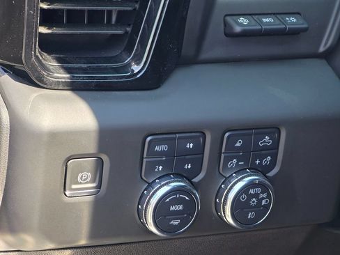 Certified 2023 GMC Sierra 1500 AT4 w/ Technology Package AWD/4WD image 41