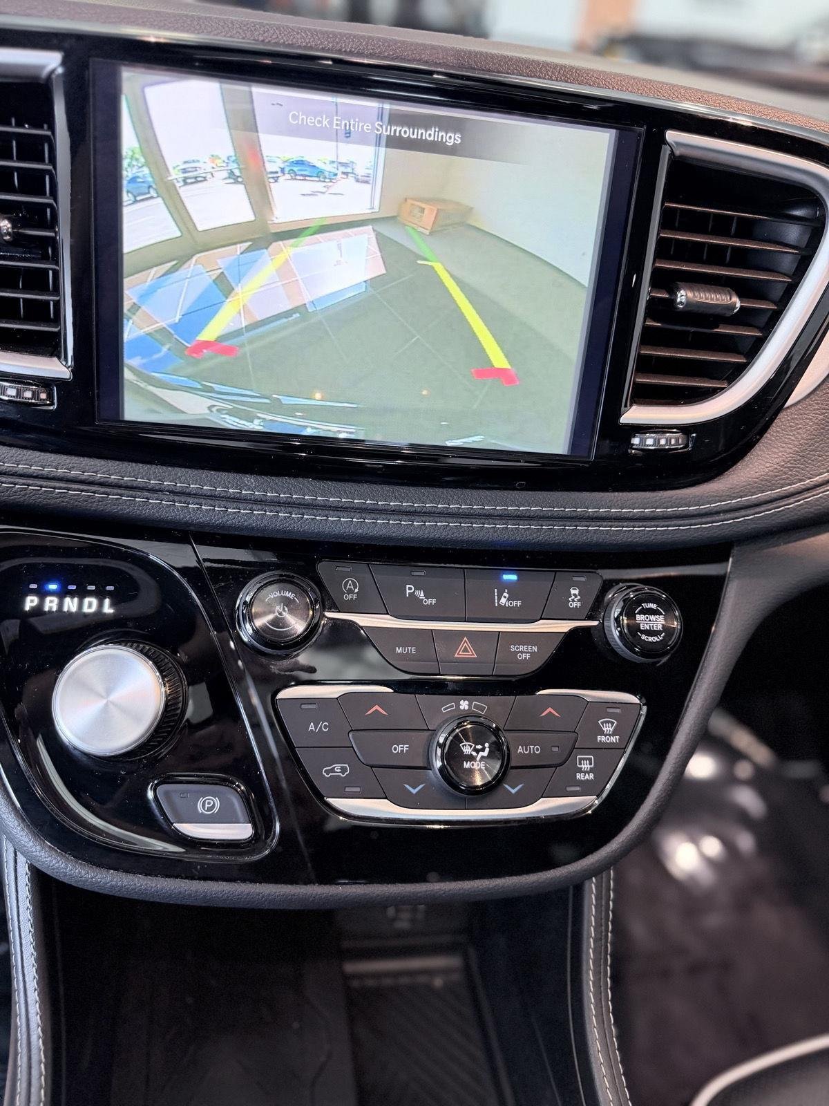Used 2026 Chrysler Pacifica Limited FWD image 47