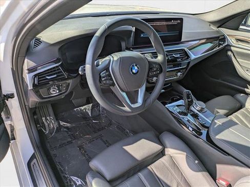 Certified 2023 BMW 530e w/ Convenience Package image 10