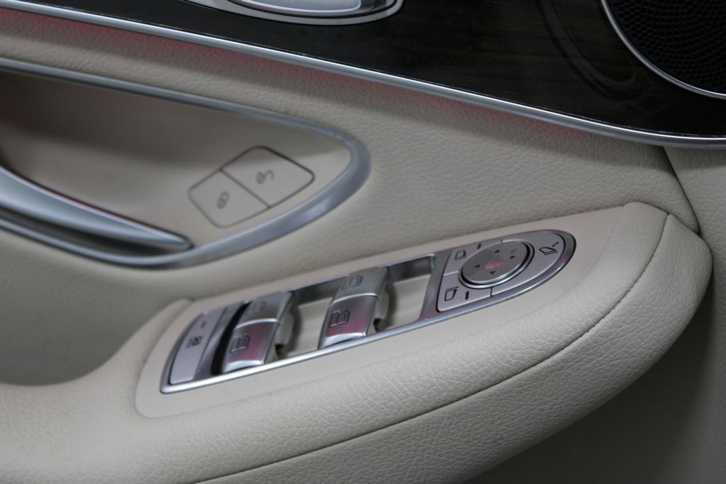 Used 2022 Mercedes-Benz GLC 300 4MATIC image 36