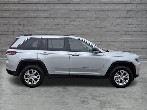 Used 2022 Jeep Grand Cherokee Limited AWD/4WD image 13