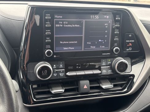 Used 2020 Toyota Highlander L FWD image 10