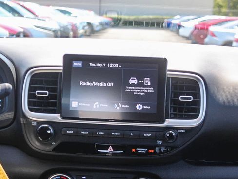 Certified 2024 Hyundai Venue SE FWD image 18