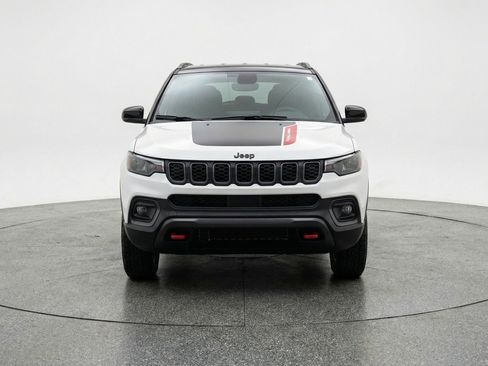 Used 2025 Jeep Compass Trailhawk image 2