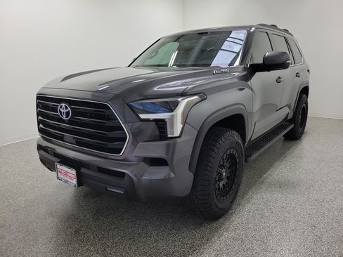 Used 2024 Toyota Sequoia SR5 w/ SR5 Premium Package AWD/4WD image 2