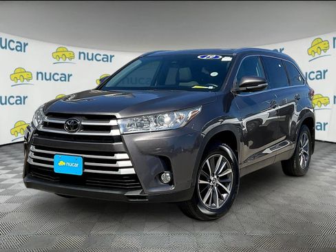 Used 2019 Toyota Highlander XLE image 3
