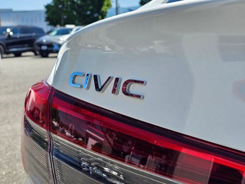 Used 2022 Honda Civic Touring image 17