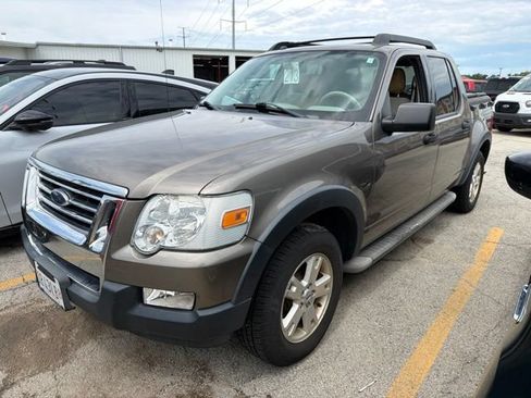 Used 2007 Ford Explorer Sport Trac XLT AWD/4WD image 2