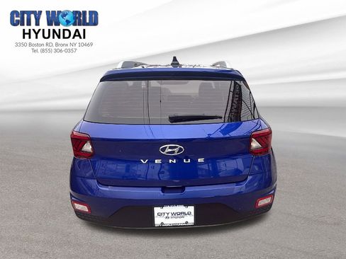 Used 2022 Hyundai Venue Limited image 4