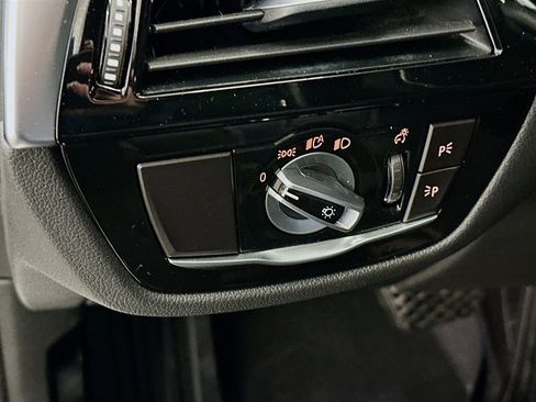 Used 2019 BMW 530e xDrive w/ Premium Package image 17