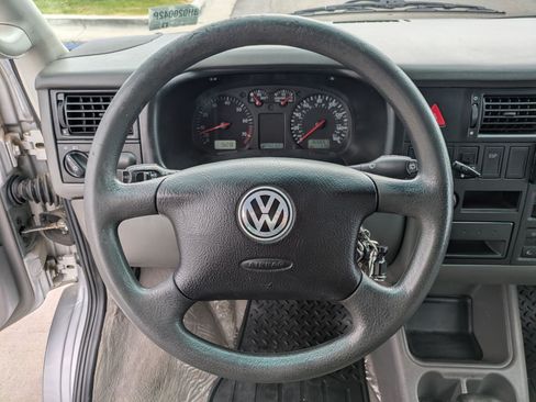 Used 2003 Volkswagen Eurovan MV FWD image 17