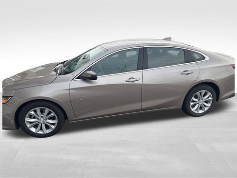 Used 2025 Chevrolet Malibu LT image 2