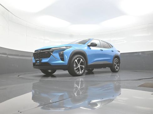 Used 2025 Chevrolet Trax RS w/ Sunroof Package FWD image 11